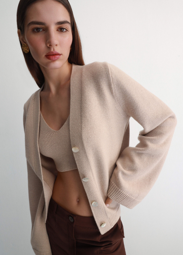 Топ, бежевого кольору