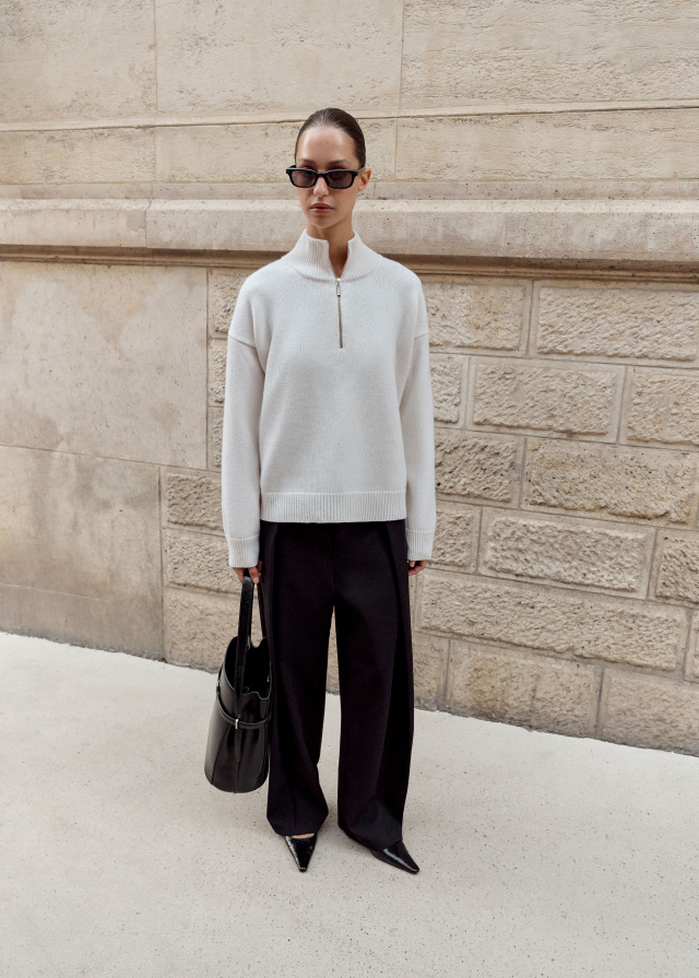 Ski sweater, milky