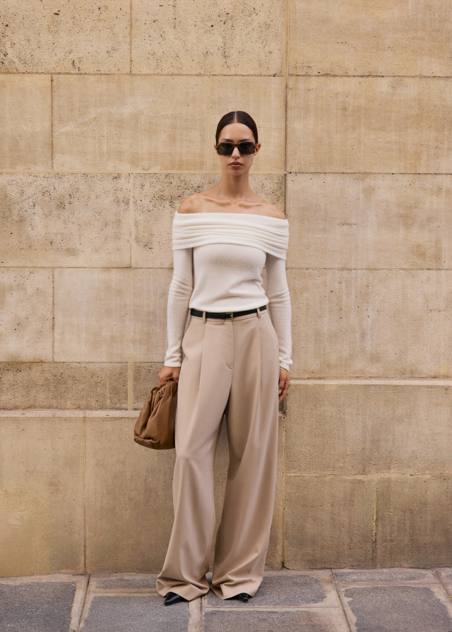 Jumper with open shoulders, milky