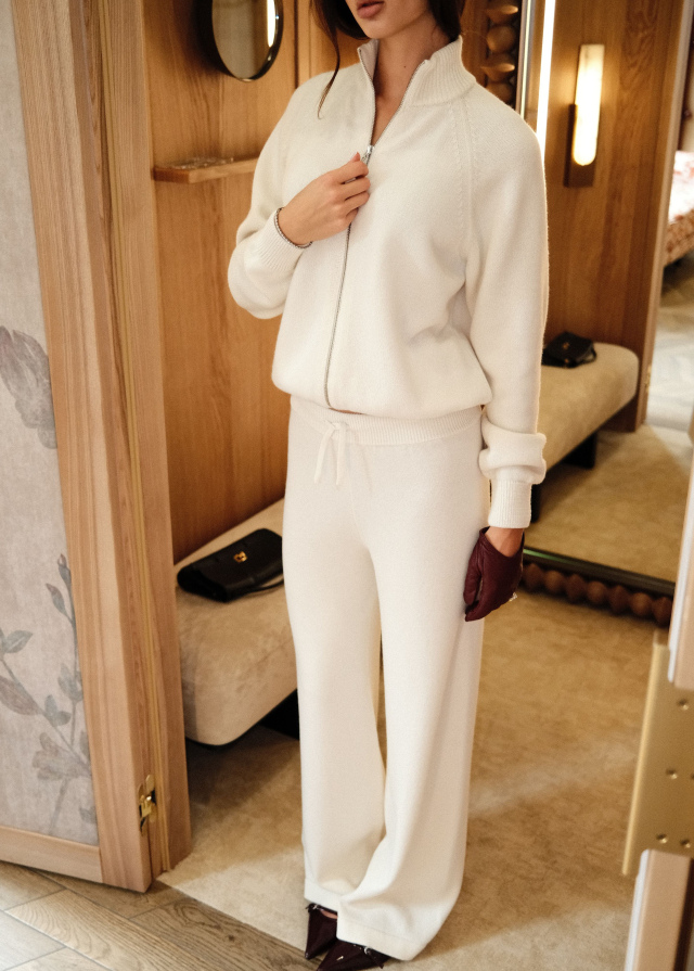 Suit, cardigan and wide leg pants, milky